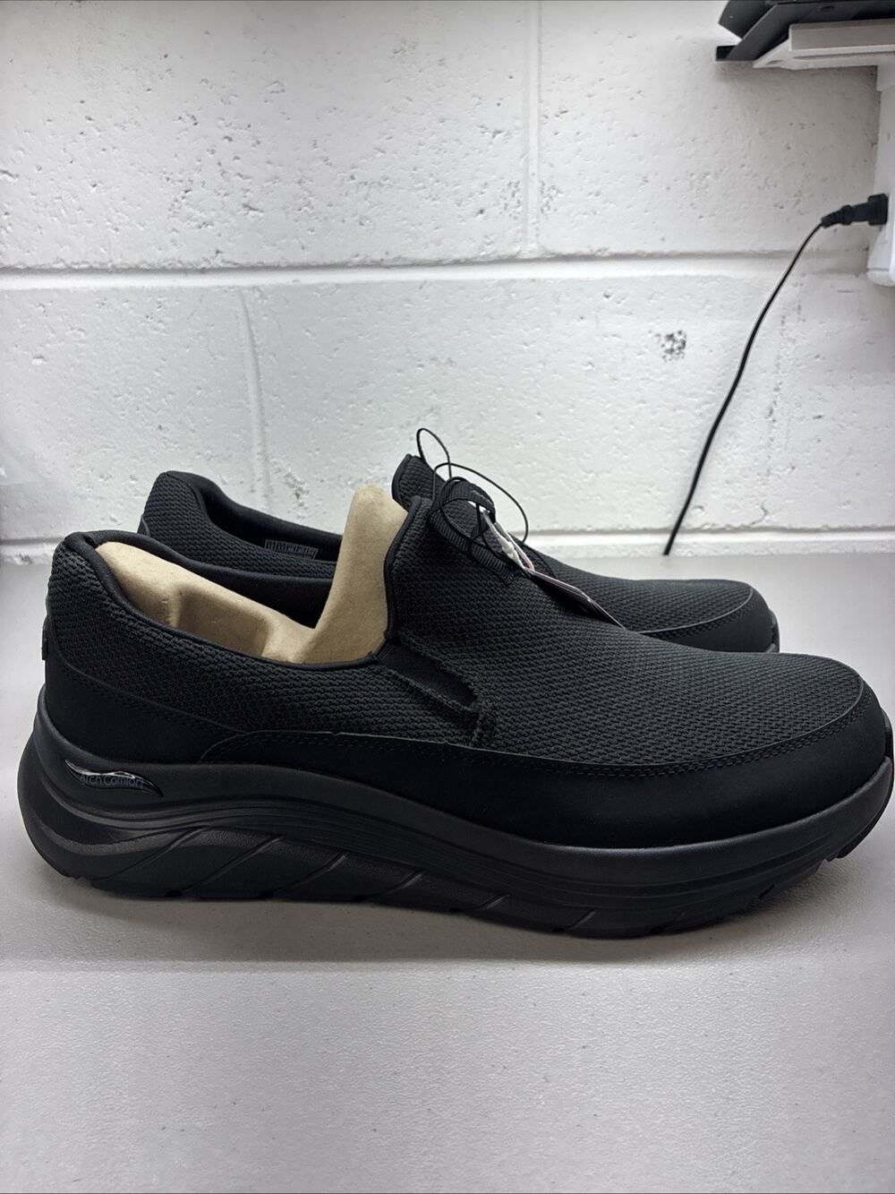 Skechers Mens Arch Comfort Relaxed Fit Black Slip On Sneakers 66751S Size 12